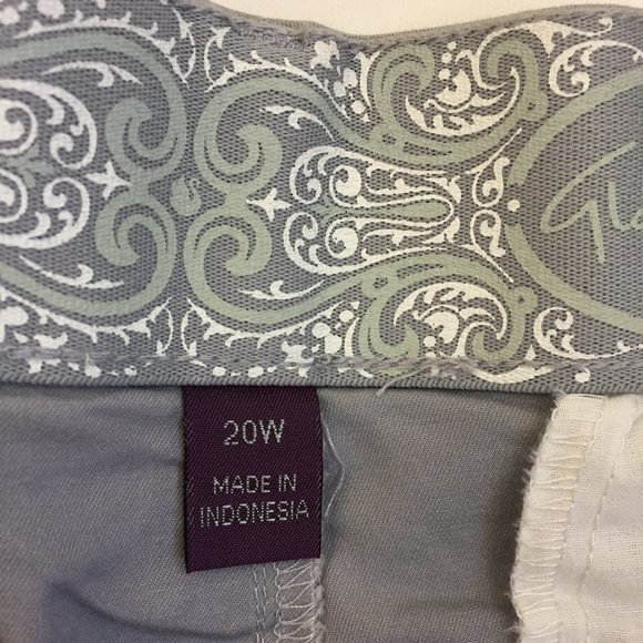 NWT GLORIA VANDERBILT Gray Cotton Blend Cuff Hem Logo Hardware/Buttons Shorts - Picture 3 of 12